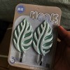 VĨ 2C MÓC DÁN HÌNH CHIẾC LÁ