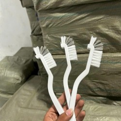 cọ vệ sinh trắng xám
