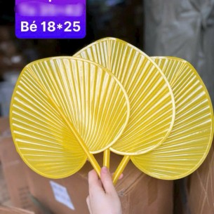 QUẠT NHỰA CẦM TAY
