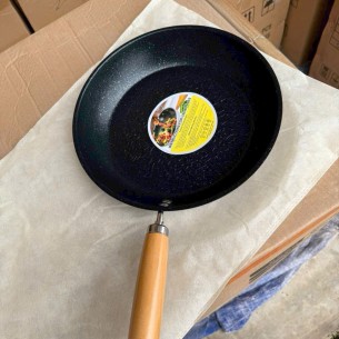 CHẢO CÁN GỖ 28CM