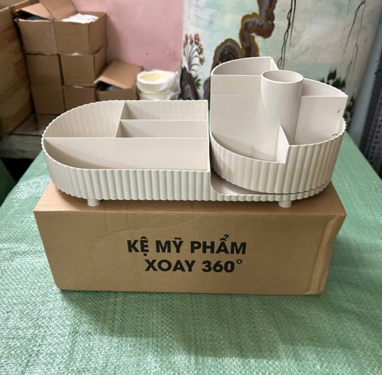 kệ mĩ phẩm xoay 360 độ