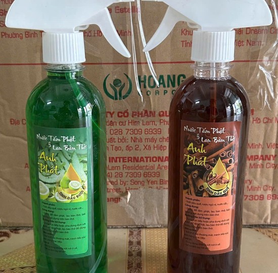 nước tắm phật bàn thờ chai tròn (có vòi xịt)