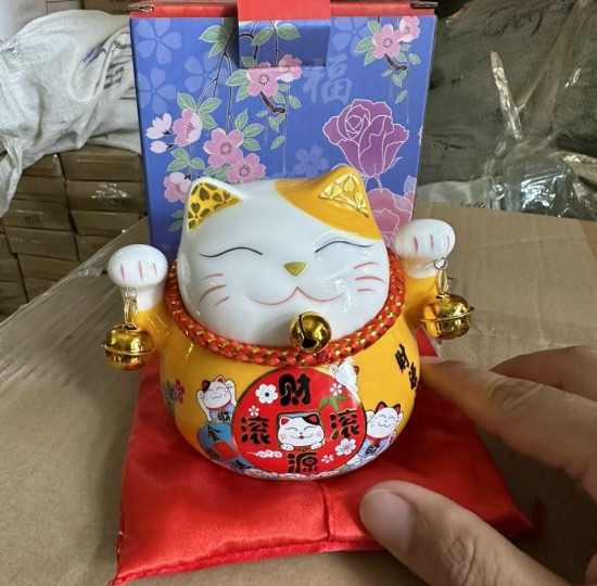 CON MÈO THẦN TÀI MAY MẮN CÓ Ô ĐỂ TIỀN
