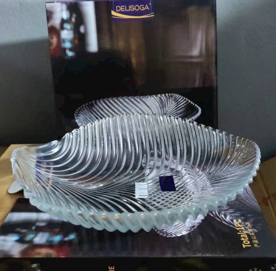 DĨA THỦY TINH CHIẾC LÁ