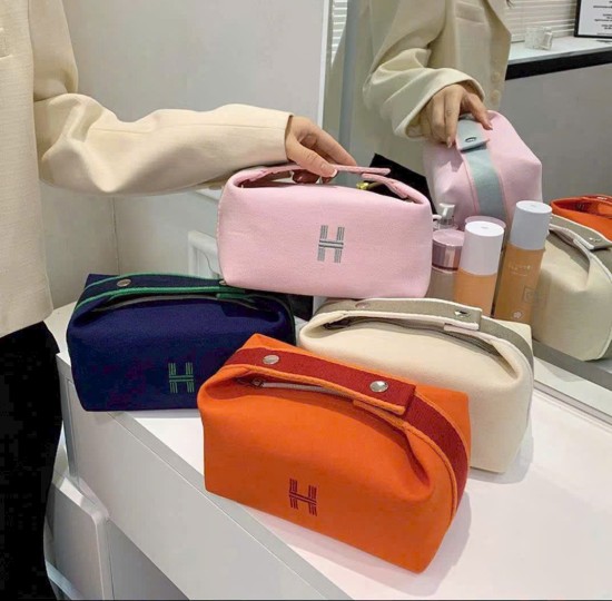 TÚI ĐỰNG MỸ PHẨM CHỮ H
