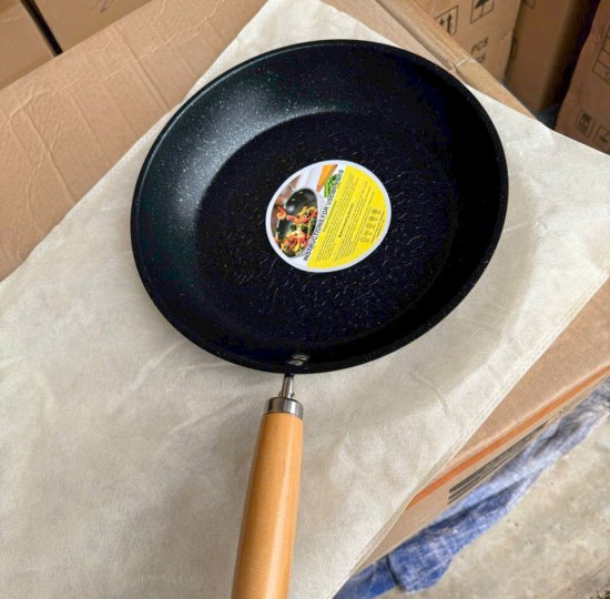 CHẢO CÁN GỖ 28CM